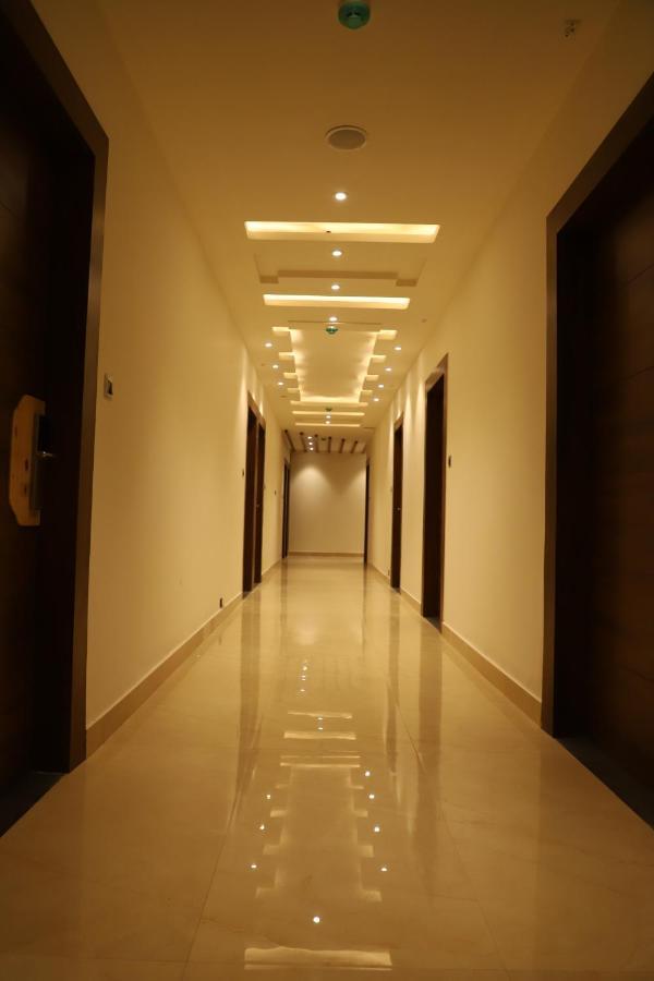 Hotel Emperio Grand Лакхнау Екстер'єр фото