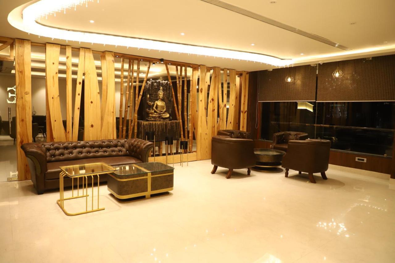 Hotel Emperio Grand Лакхнау Екстер'єр фото