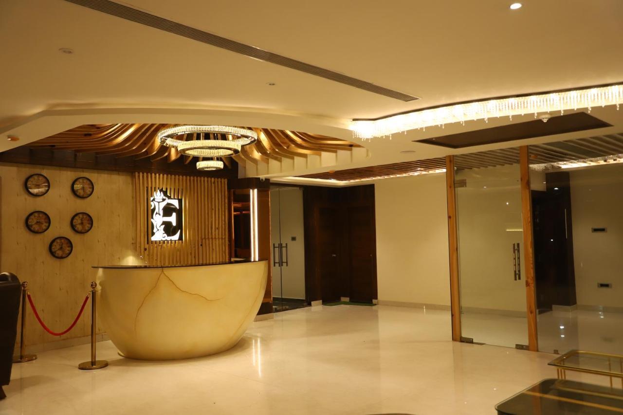 Hotel Emperio Grand Лакхнау Екстер'єр фото